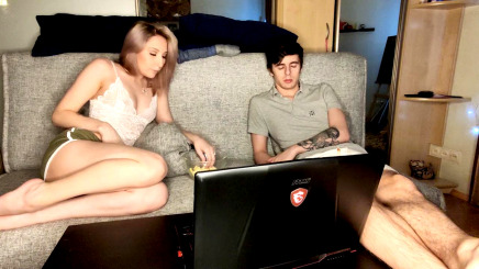 Стеснительный студент пятикурсницу соседку в жопу отымел