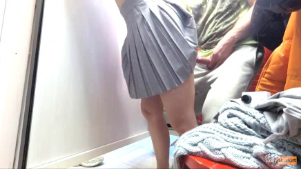 Мы пробрались в раздевалку магазина без QR кода