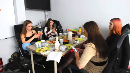 Пьяная русская молодёжь бухает и выходит в прямой эфир