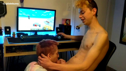 Продвинутая молодёжь совмещает секс с игрой на компе