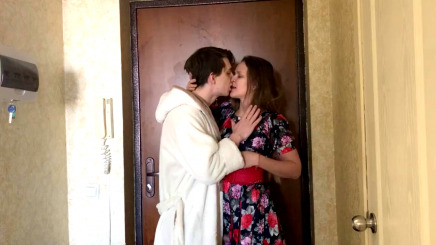 Встречаю молодую жену с работы